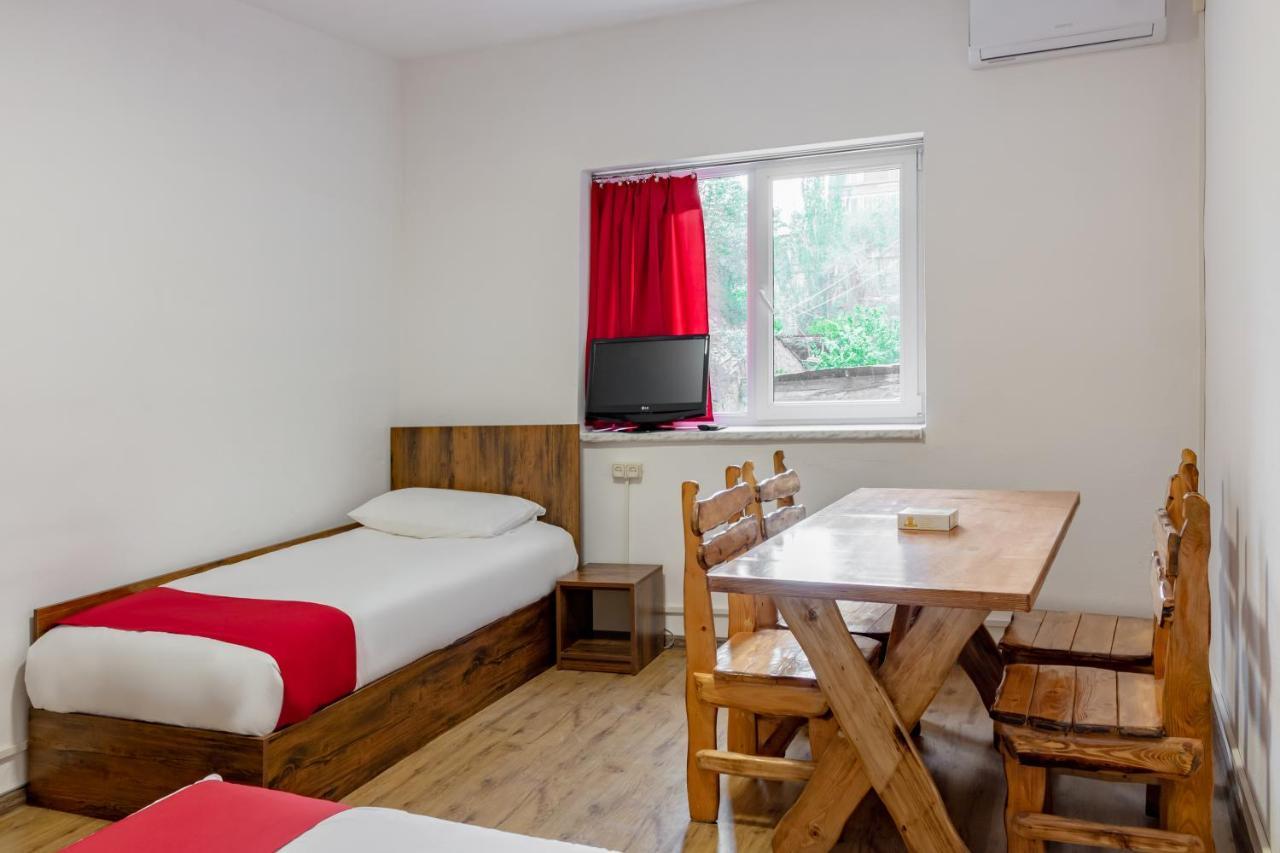 Family Appartments On Buzand Street Erevan Esterno foto