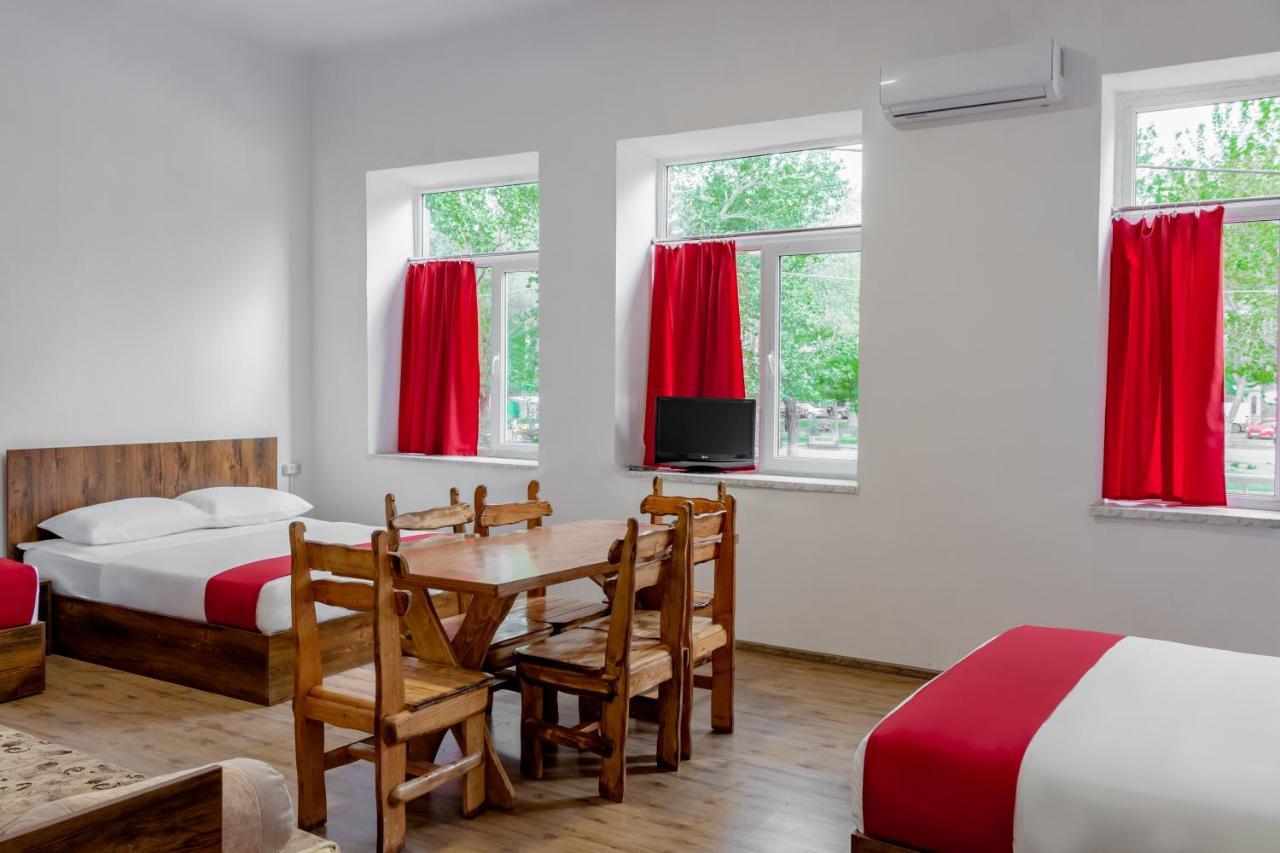 Family Appartments On Buzand Street Erevan Esterno foto