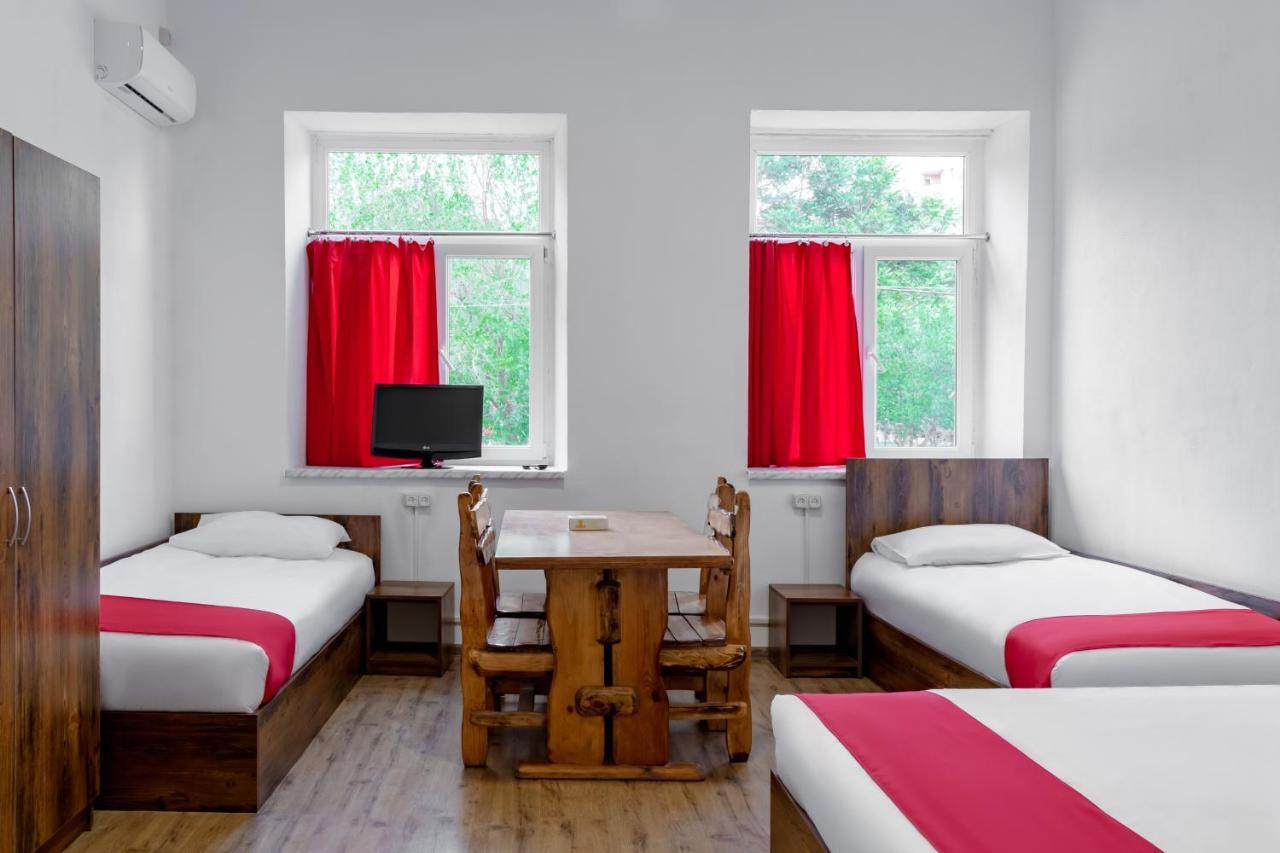 Family Appartments On Buzand Street Erevan Esterno foto