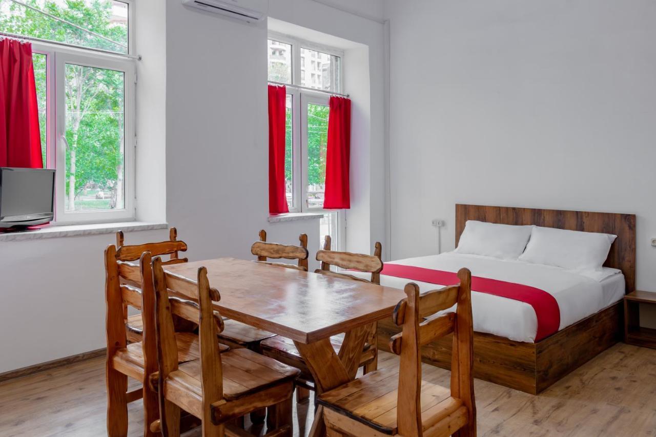 Family Appartments On Buzand Street Erevan Esterno foto